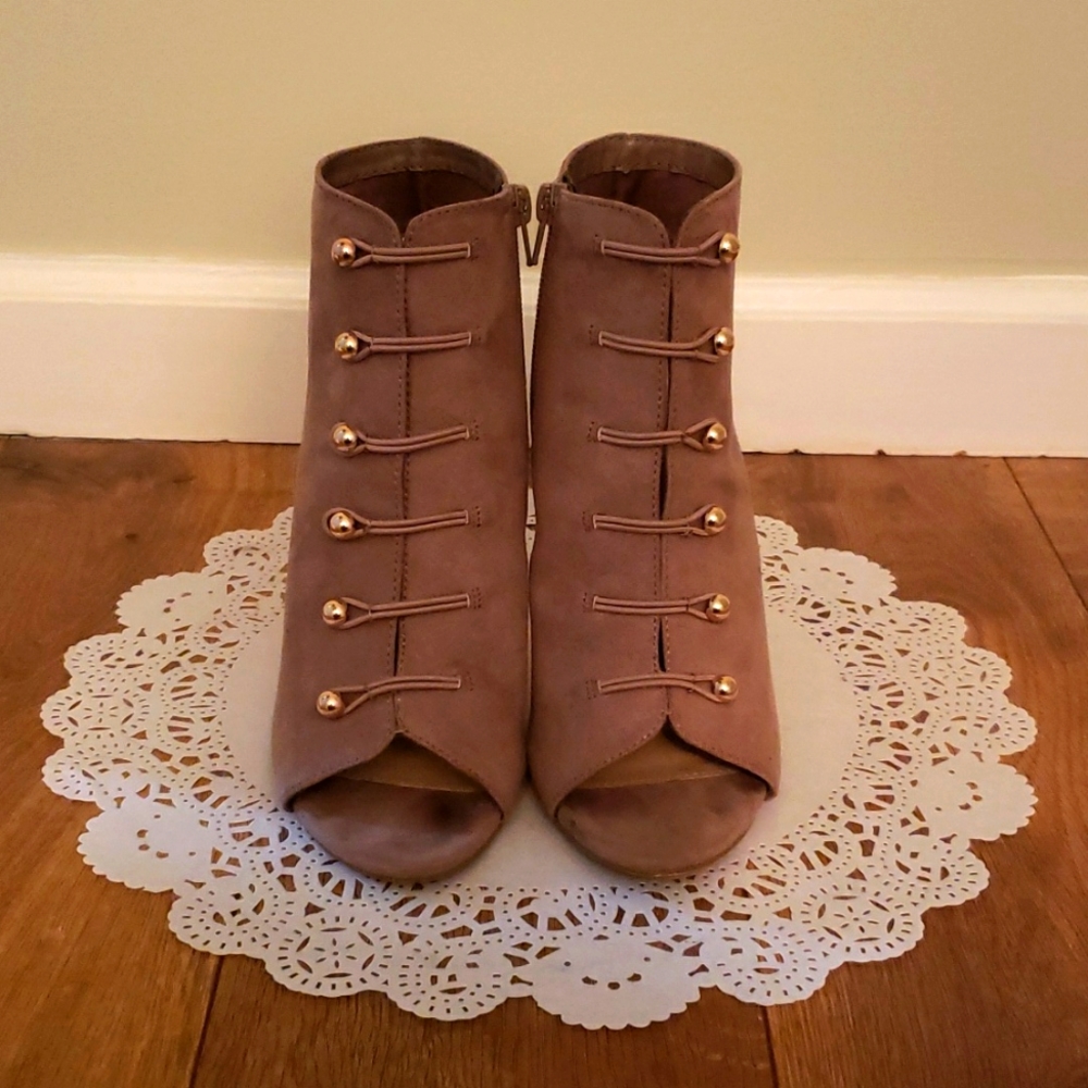 LC Lauren Conrad Size 7.5 Heels - Picture 2 of 6